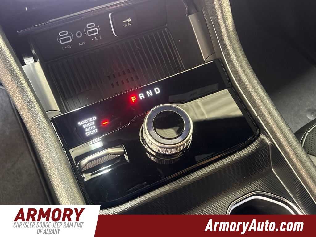 2026 Jeep Grand Cherokee Laredo Altitude