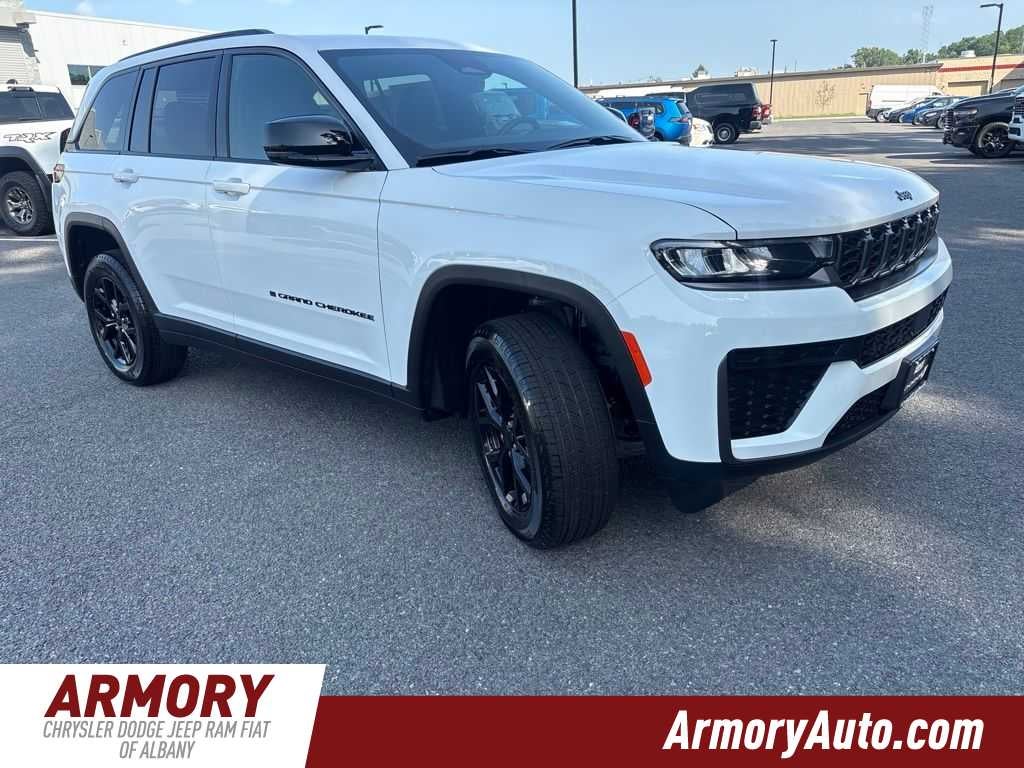 2026 Jeep Grand Cherokee Laredo Altitude