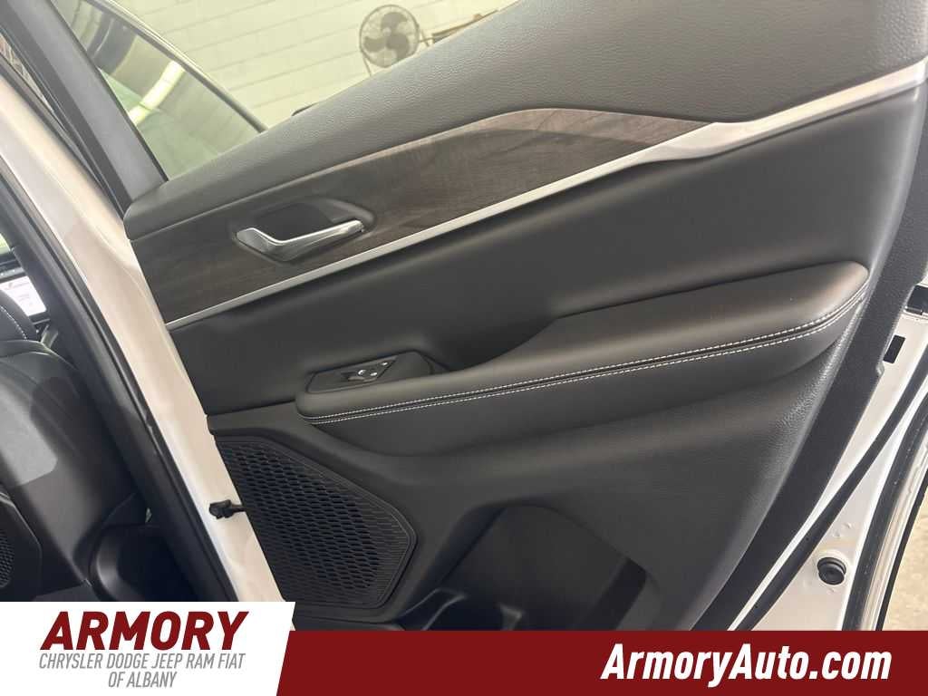 2026 Jeep Grand Cherokee Laredo Altitude