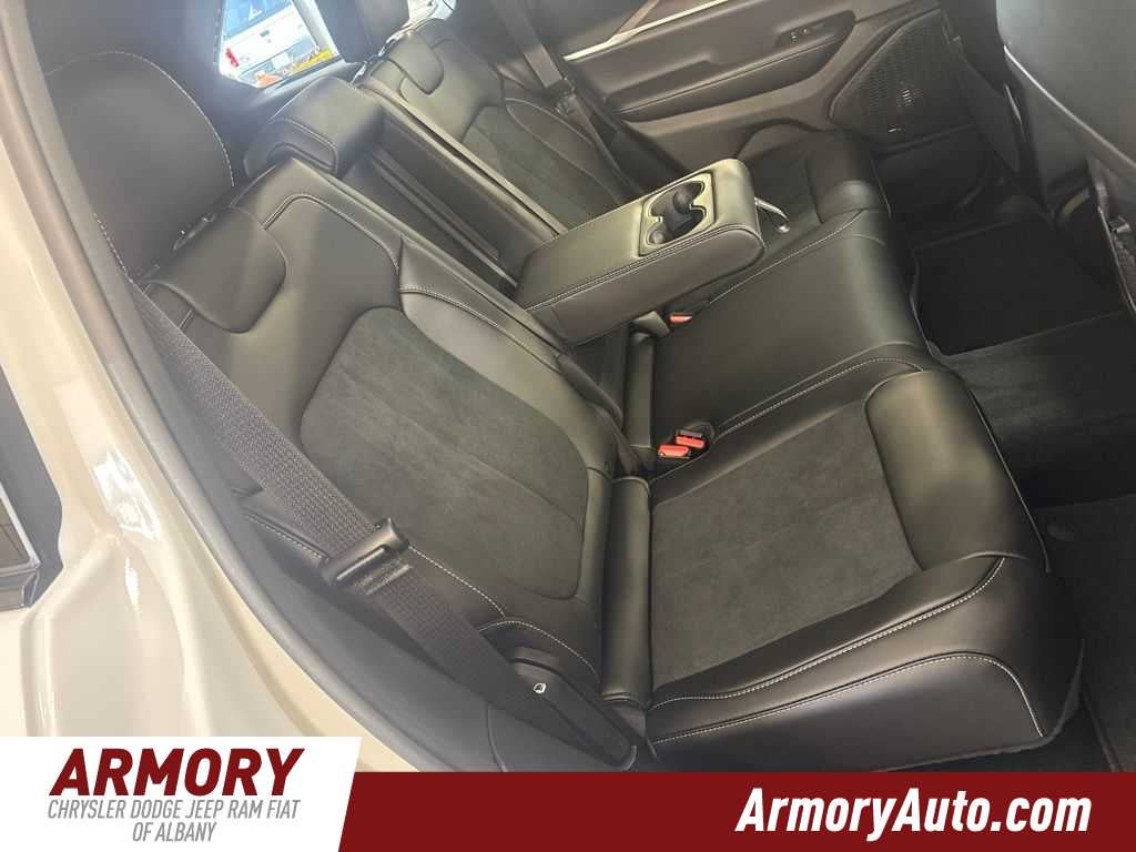 2026 Jeep Grand Cherokee Laredo Altitude