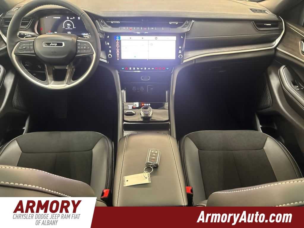 2026 Jeep Grand Cherokee Laredo Altitude