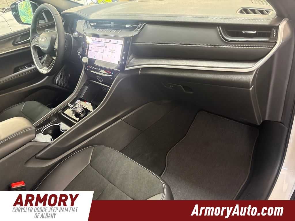 2026 Jeep Grand Cherokee Laredo Altitude