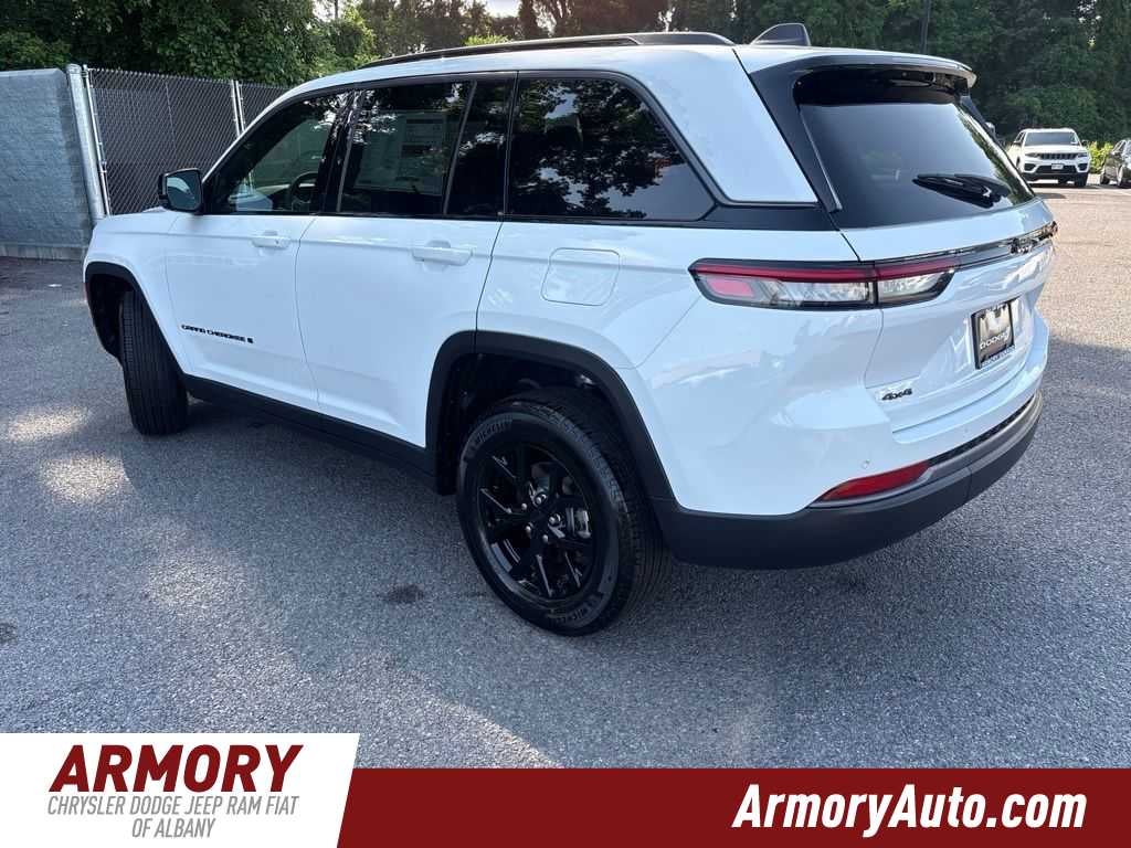 2026 Jeep Grand Cherokee Laredo Altitude