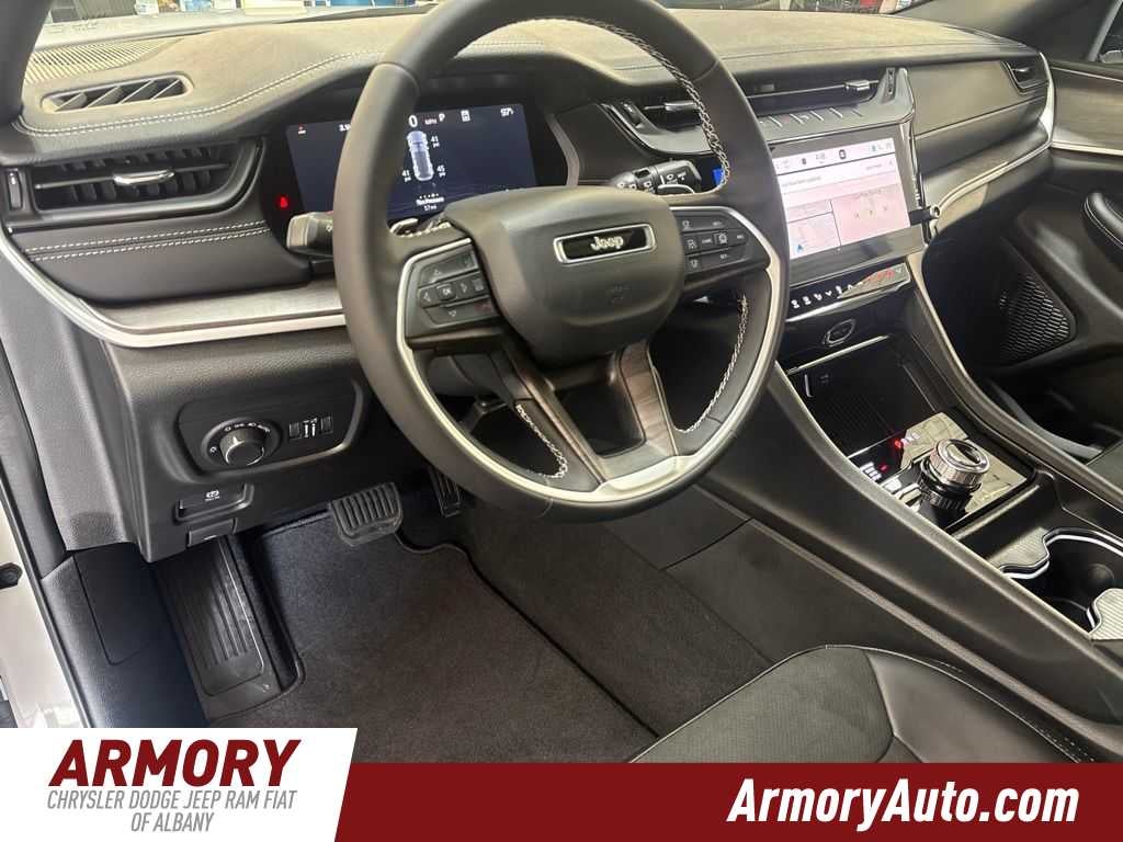 2026 Jeep Grand Cherokee Laredo Altitude