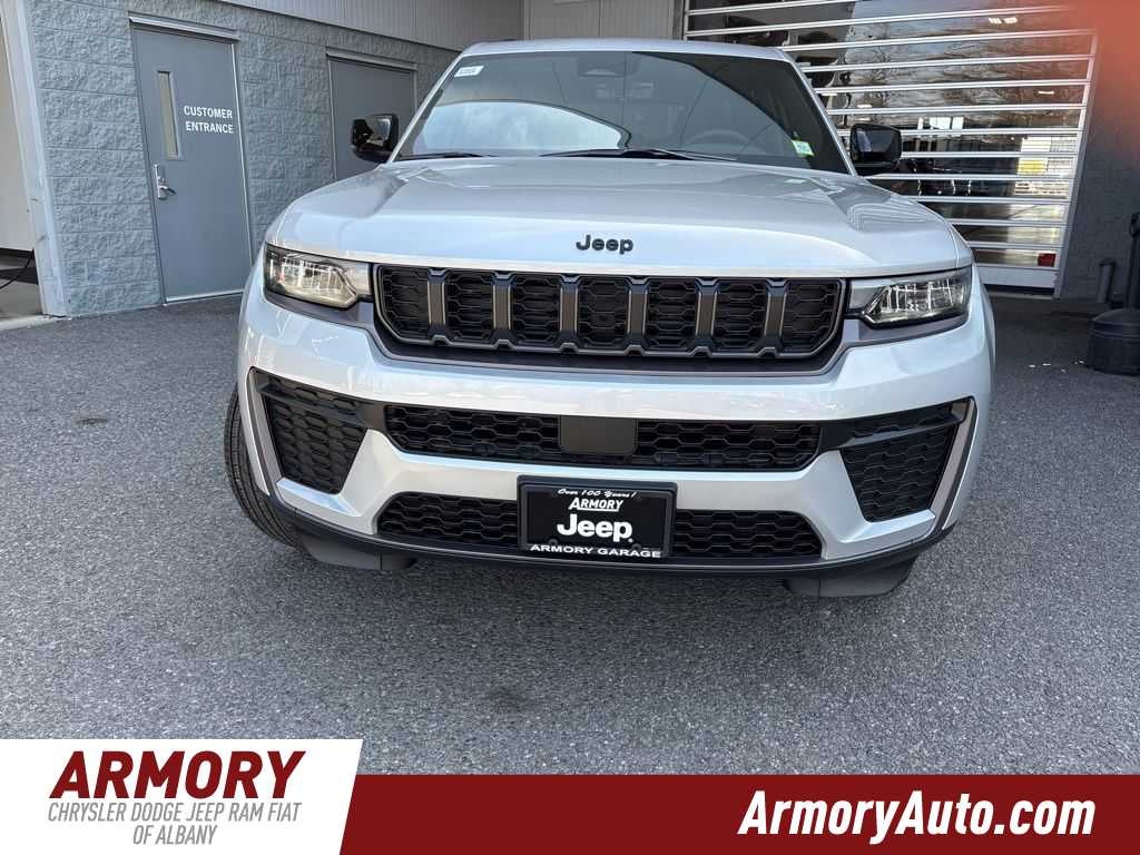 2026 Jeep Grand Cherokee Laredo Altitude