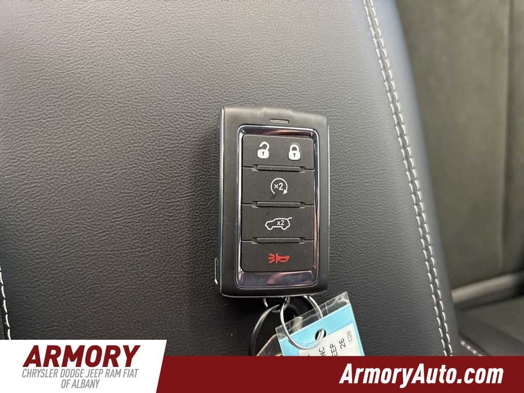 2026 Jeep Grand Cherokee Laredo Altitude