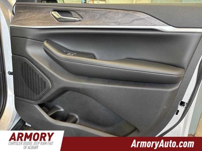 2026 Jeep Grand Cherokee Laredo Altitude