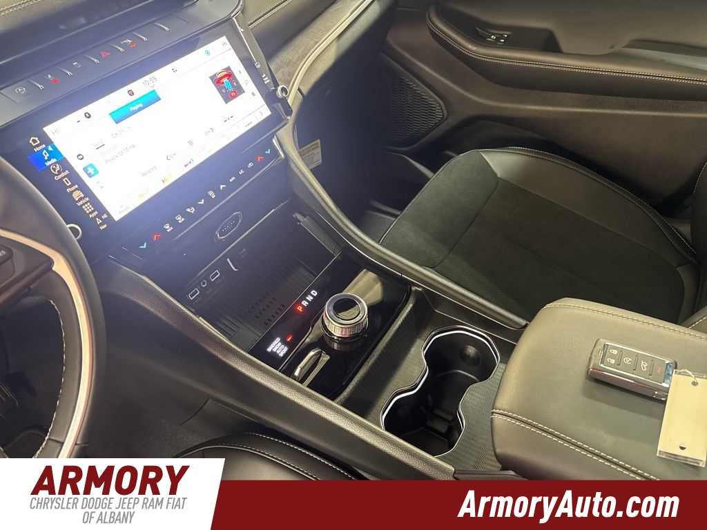 2026 Jeep Grand Cherokee Laredo Altitude