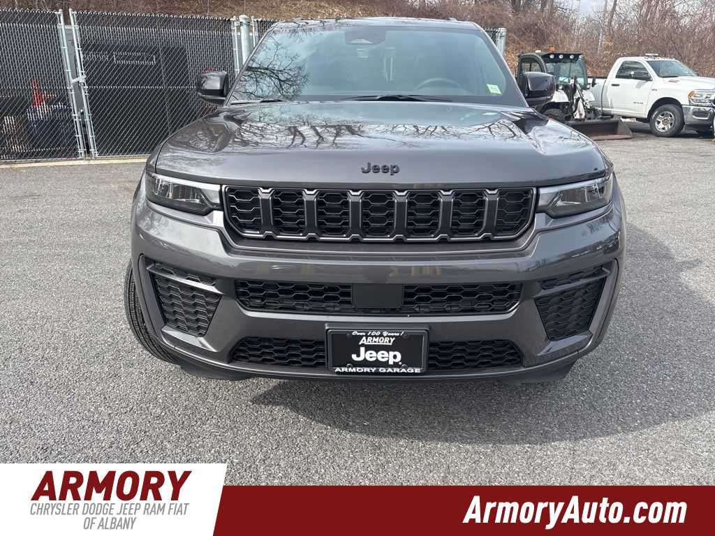 2026 Jeep Grand Cherokee Laredo Altitude