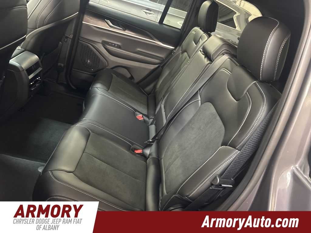 2026 Jeep Grand Cherokee Laredo Altitude