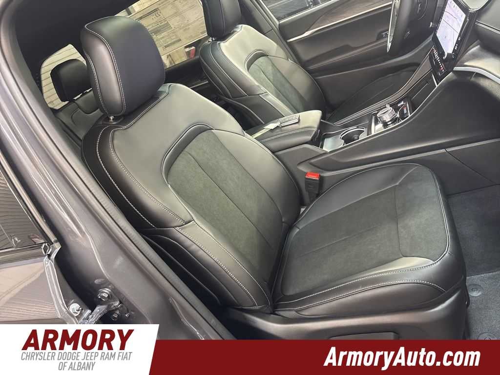 2026 Jeep Grand Cherokee Laredo Altitude