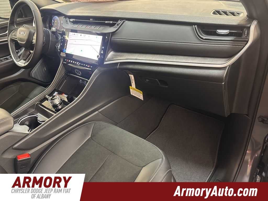 2026 Jeep Grand Cherokee Laredo Altitude