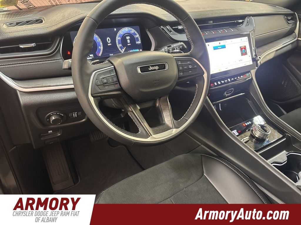 2026 Jeep Grand Cherokee Laredo Altitude