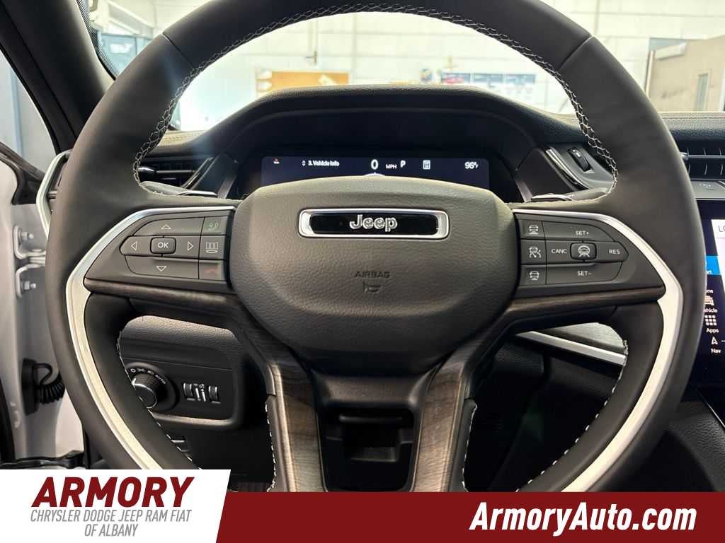 2026 Jeep Grand Cherokee Laredo Altitude