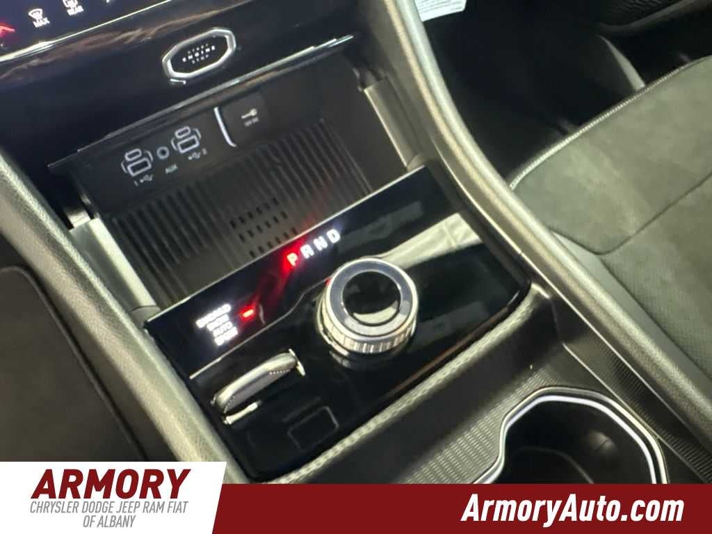 2026 Jeep Grand Cherokee Laredo Altitude