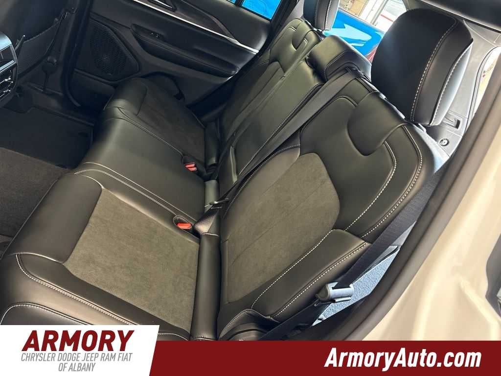 2026 Jeep Grand Cherokee Laredo Altitude