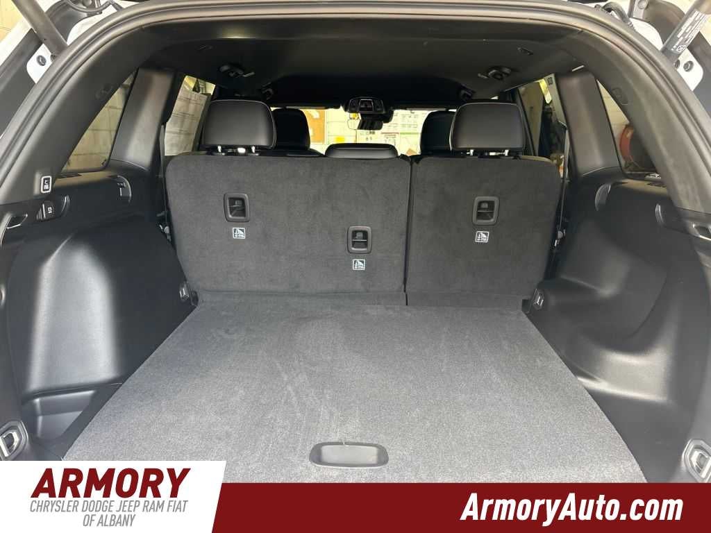 2026 Jeep Grand Cherokee Laredo Altitude