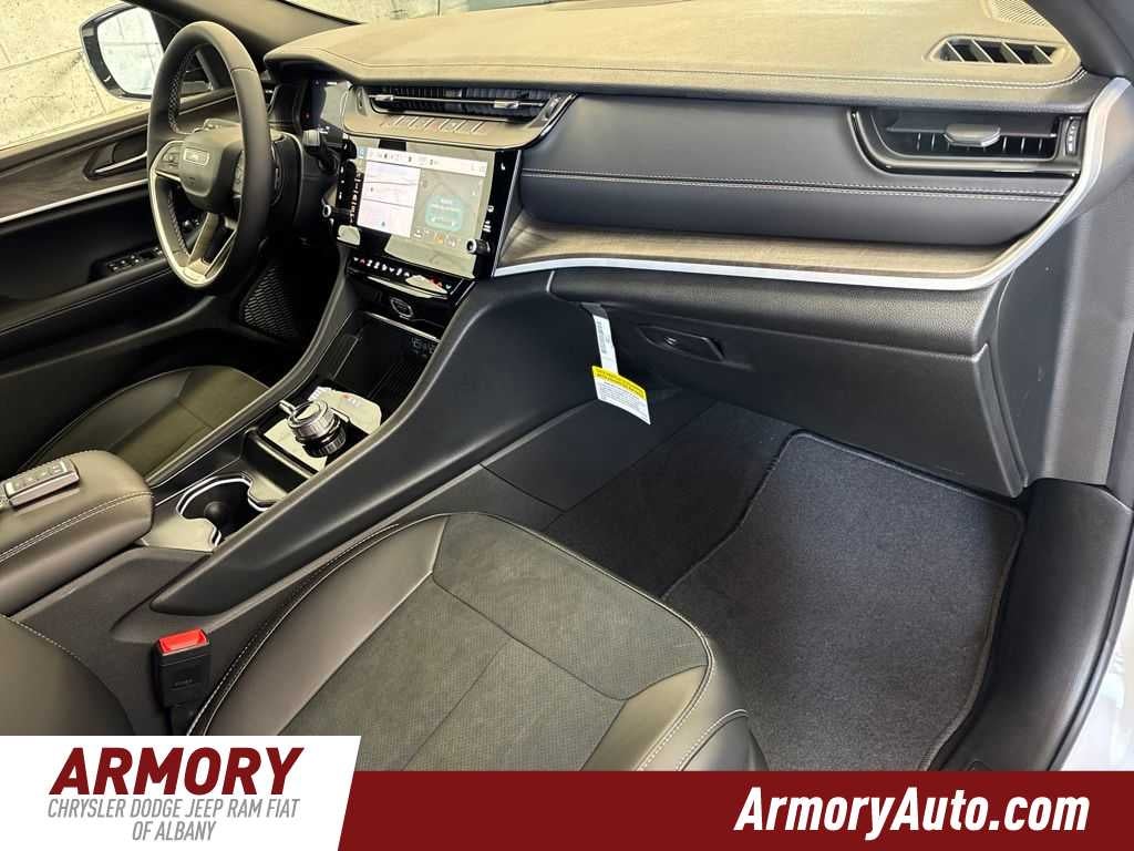 2026 Jeep Grand Cherokee Laredo Altitude