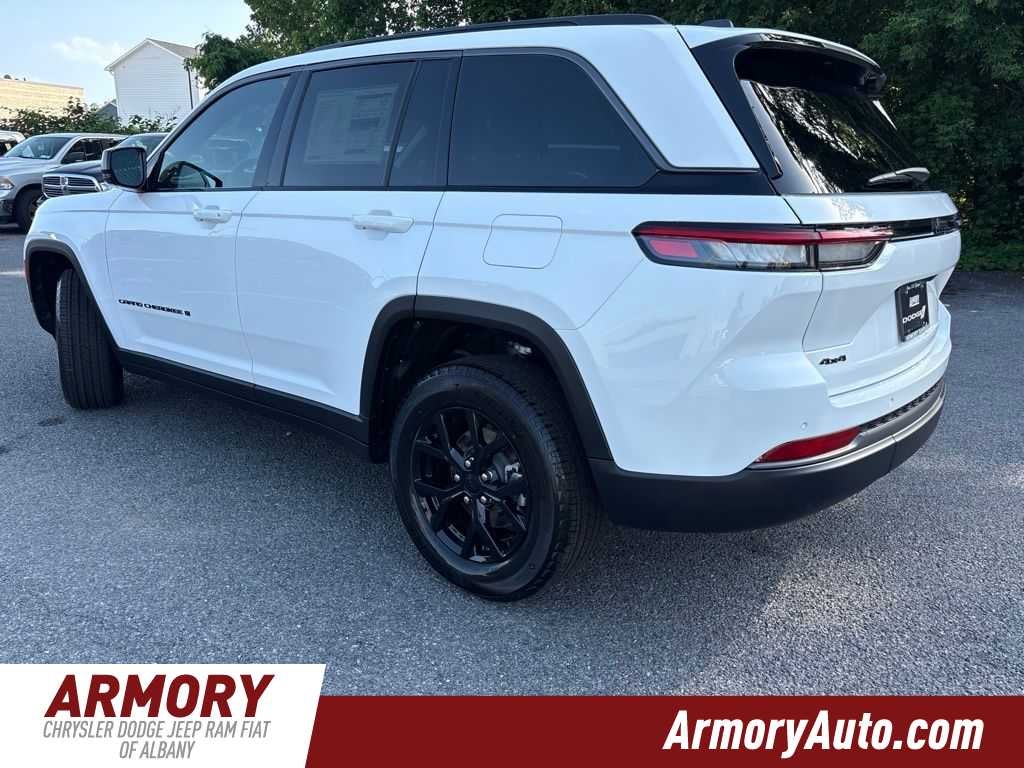 2026 Jeep Grand Cherokee Laredo Altitude