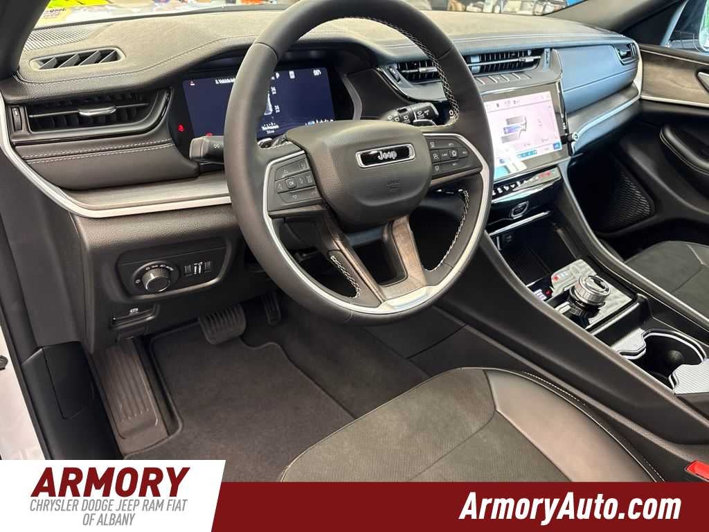 2026 Jeep Grand Cherokee Laredo Altitude