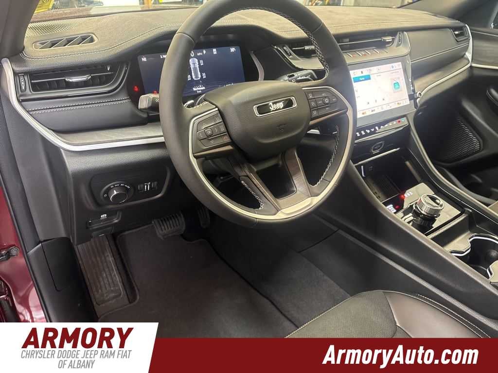 2026 Jeep Grand Cherokee Laredo Altitude