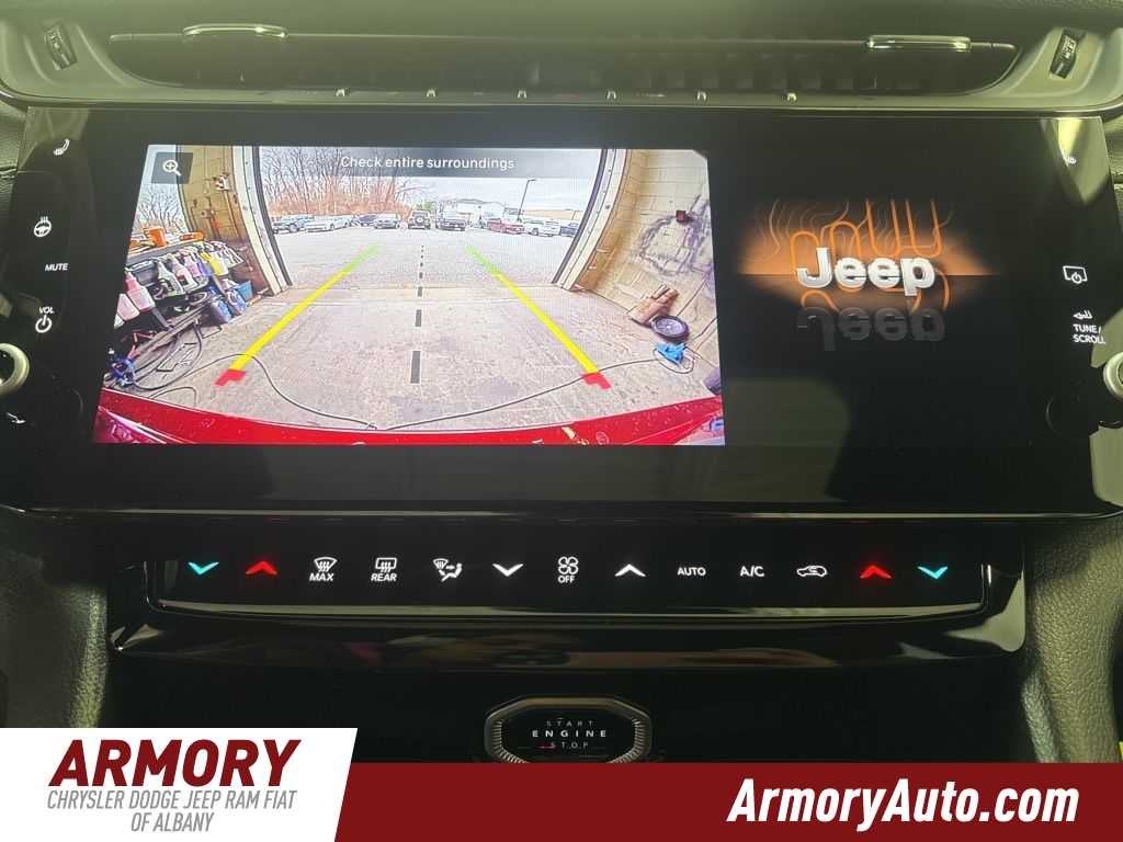 2026 Jeep Grand Cherokee Laredo Altitude