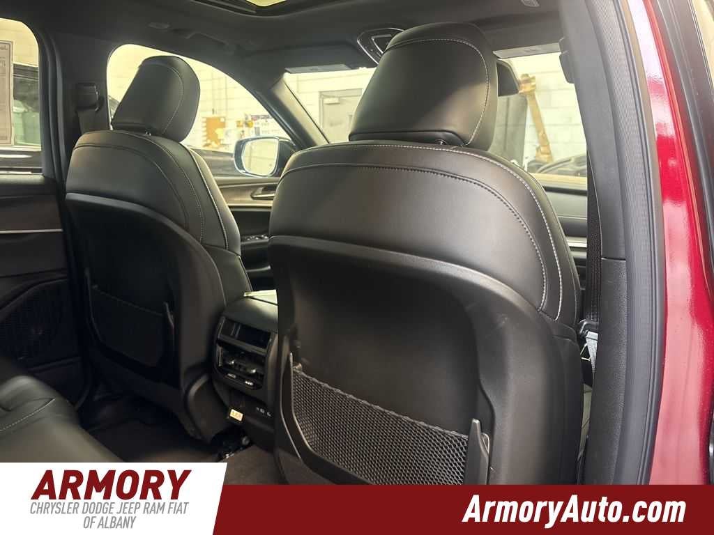 2026 Jeep Grand Cherokee Laredo Altitude