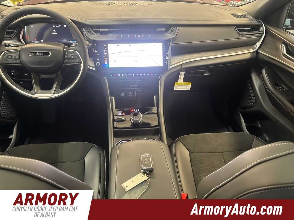 2026 Jeep Grand Cherokee Laredo Altitude