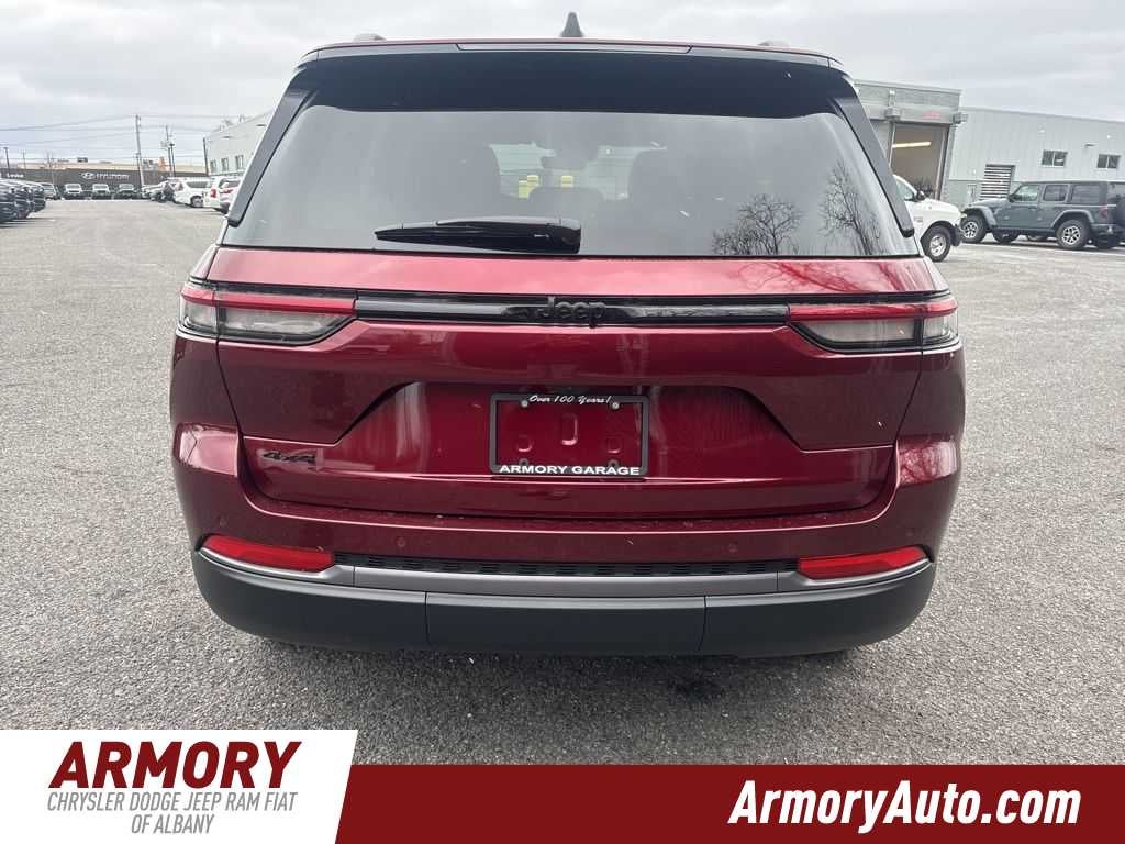 2026 Jeep Grand Cherokee Laredo Altitude