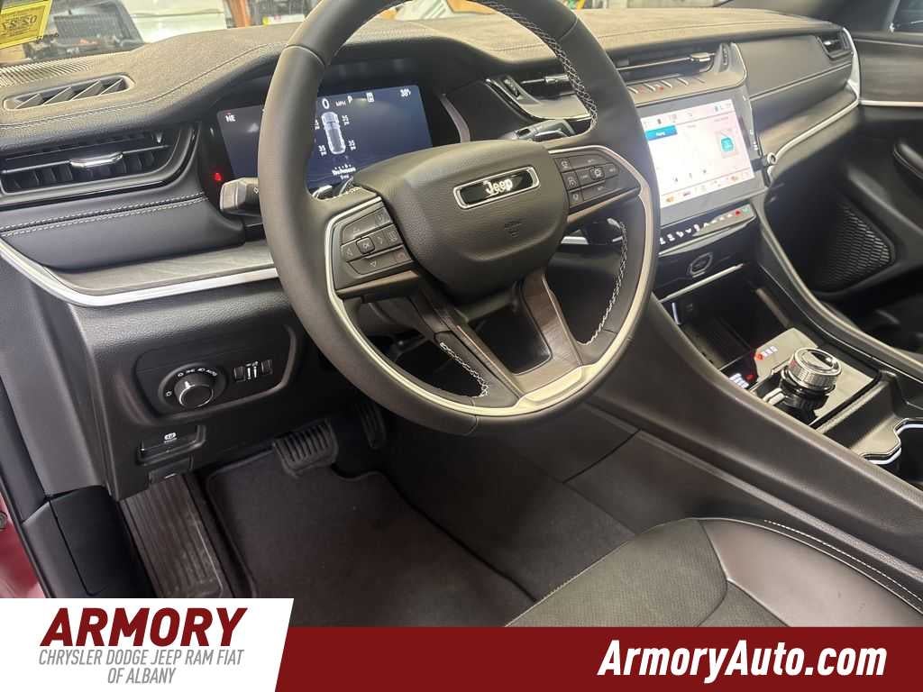 2026 Jeep Grand Cherokee Laredo Altitude