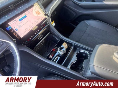 2027 Jeep Grand Cherokee Laredo Altitude