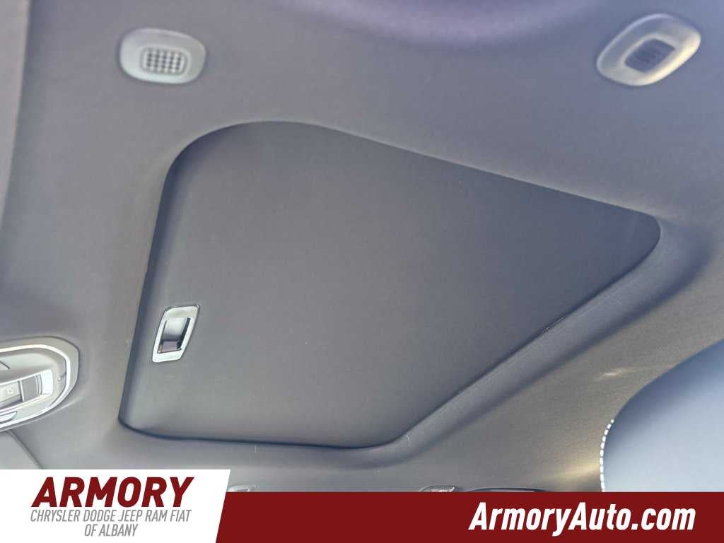 2027 Jeep Grand Cherokee Laredo Altitude