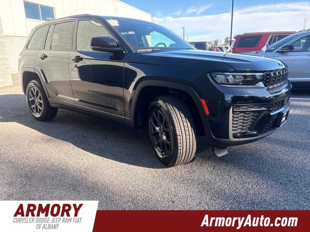 2027 Jeep Grand Cherokee Laredo Altitude