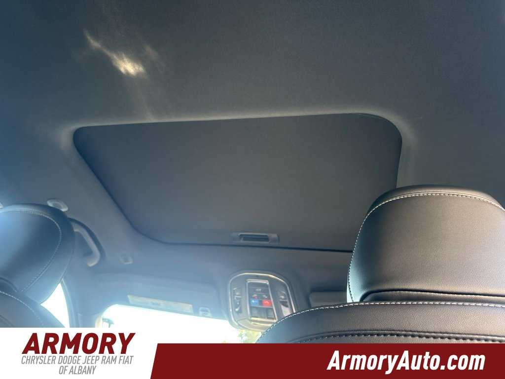 2027 Jeep Grand Cherokee Laredo Altitude
