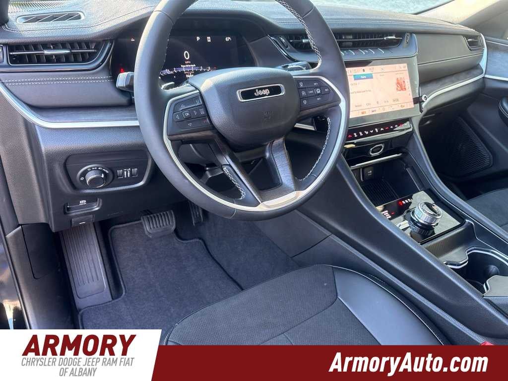 2027 Jeep Grand Cherokee Laredo Altitude