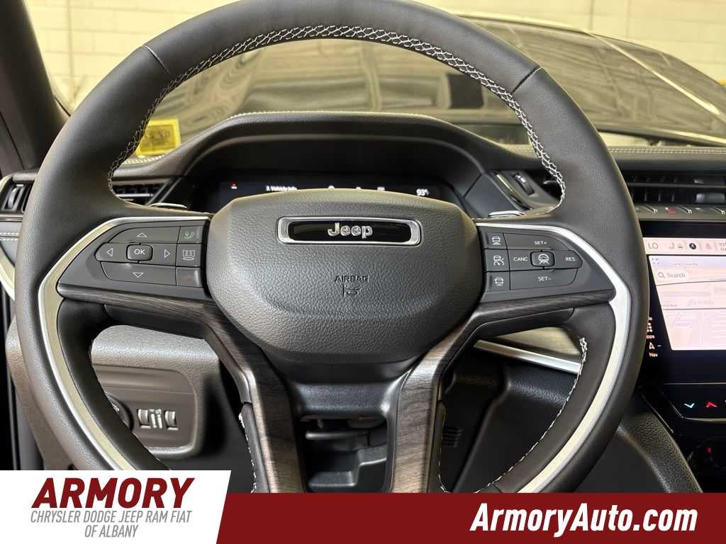 2026 Jeep Grand Cherokee Laredo Altitude