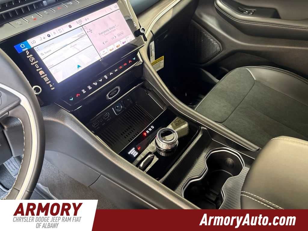 2026 Jeep Grand Cherokee Laredo Altitude