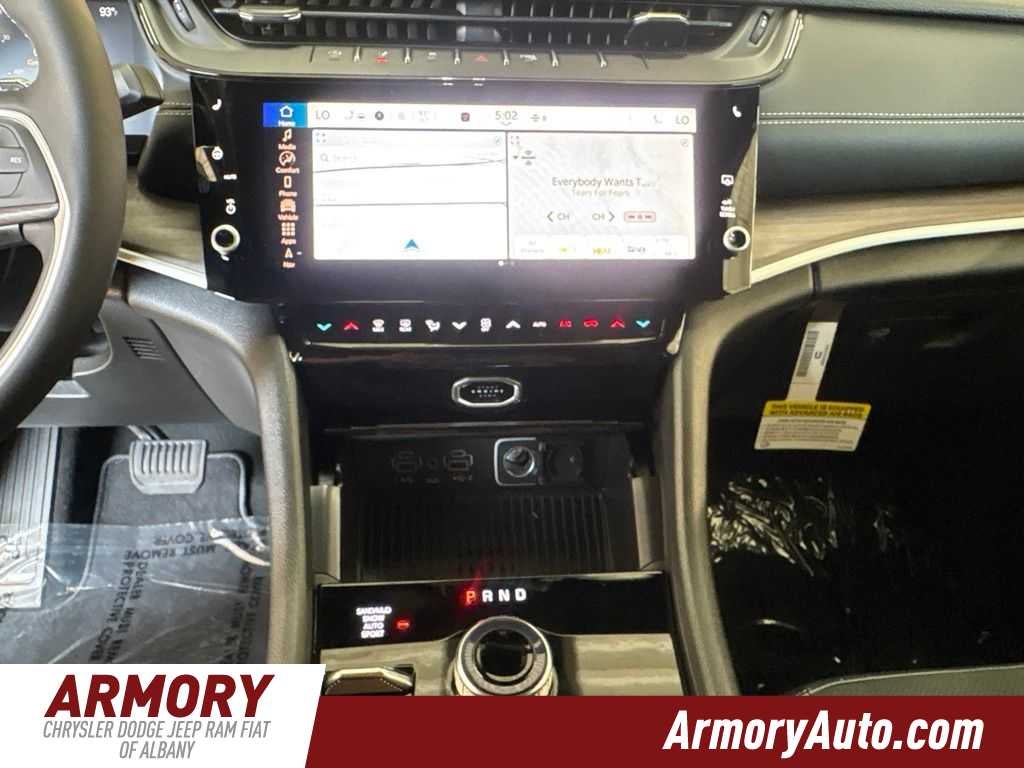 2026 Jeep Grand Cherokee Laredo Altitude