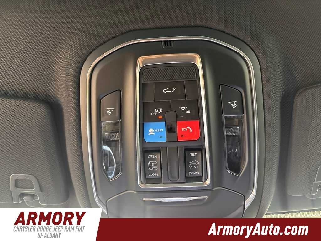 2026 Jeep Grand Cherokee Laredo Altitude