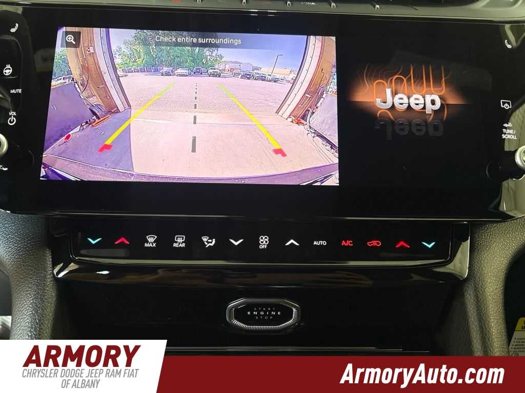 2026 Jeep Grand Cherokee Laredo Altitude