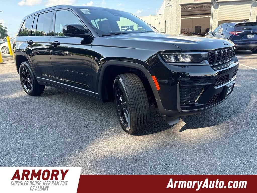 2026 Jeep Grand Cherokee Laredo Altitude
