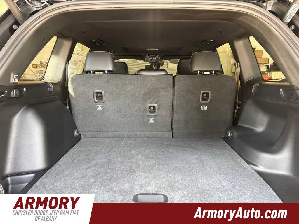 2026 Jeep Grand Cherokee Laredo Altitude