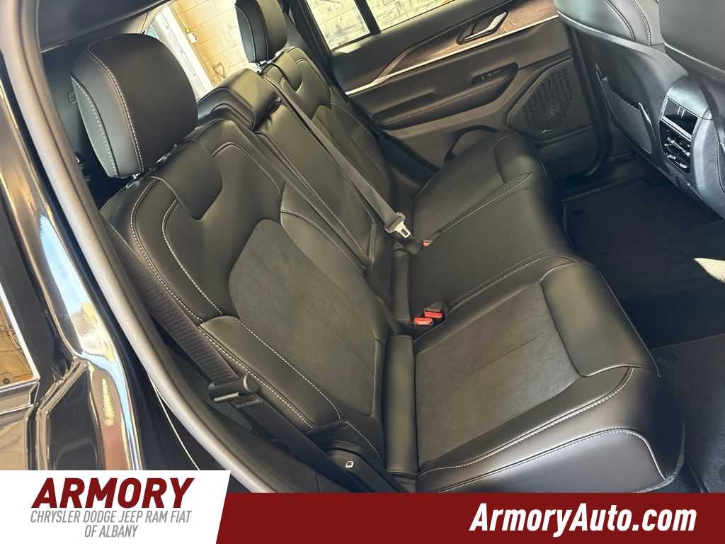 2026 Jeep Grand Cherokee Laredo Altitude