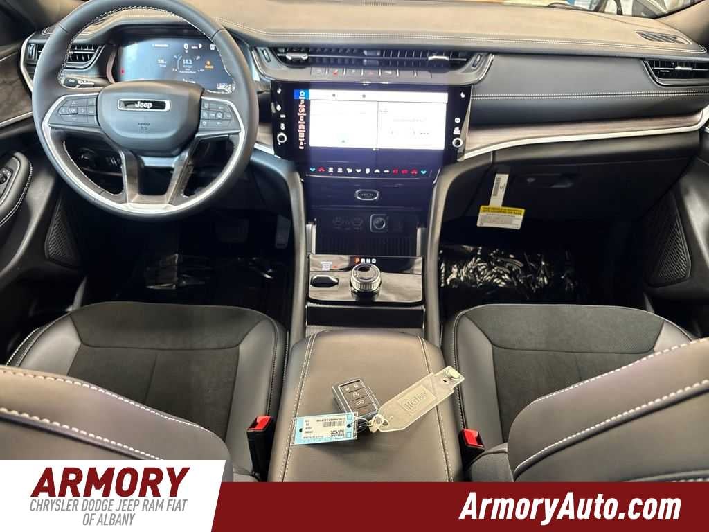 2026 Jeep Grand Cherokee Laredo Altitude