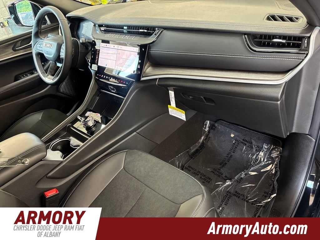 2026 Jeep Grand Cherokee Laredo Altitude