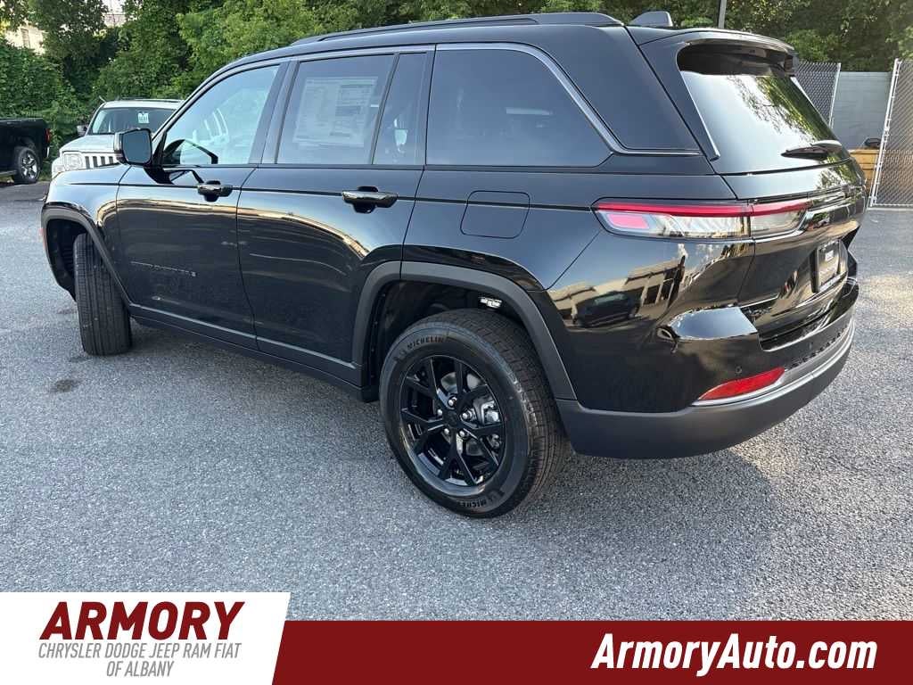 2026 Jeep Grand Cherokee Laredo Altitude