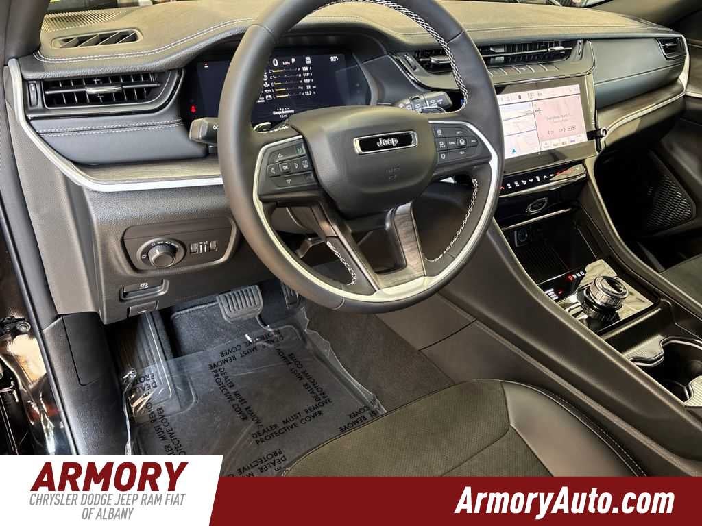 2026 Jeep Grand Cherokee Laredo Altitude