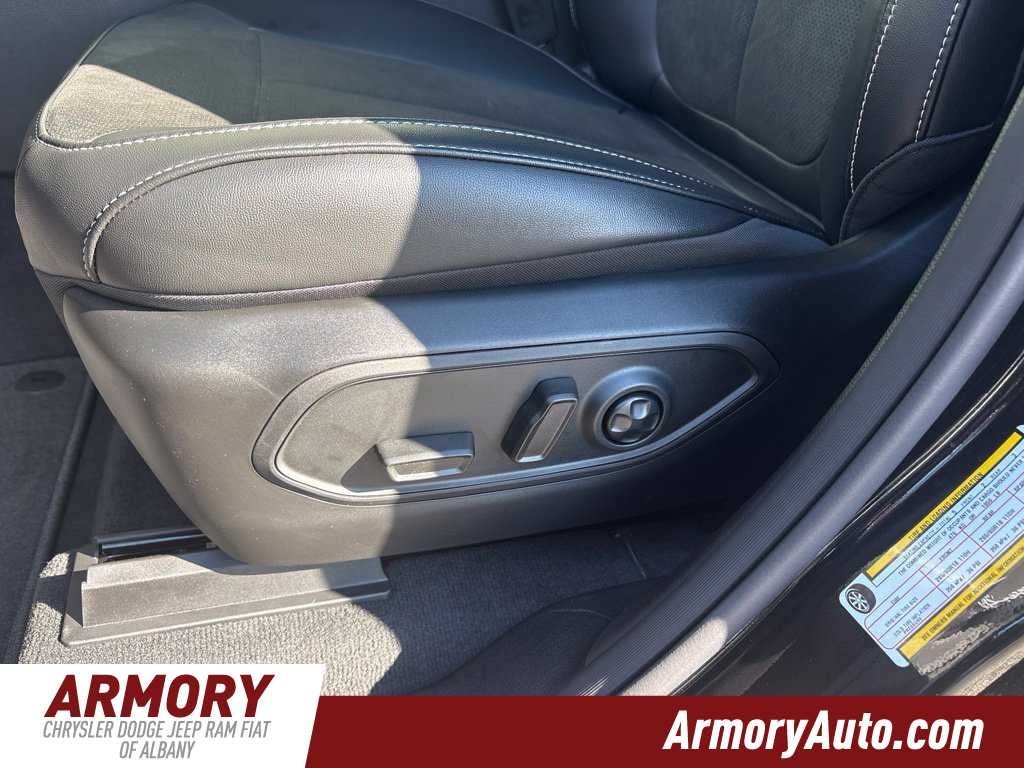 2027 Jeep Grand Cherokee Laredo Altitude