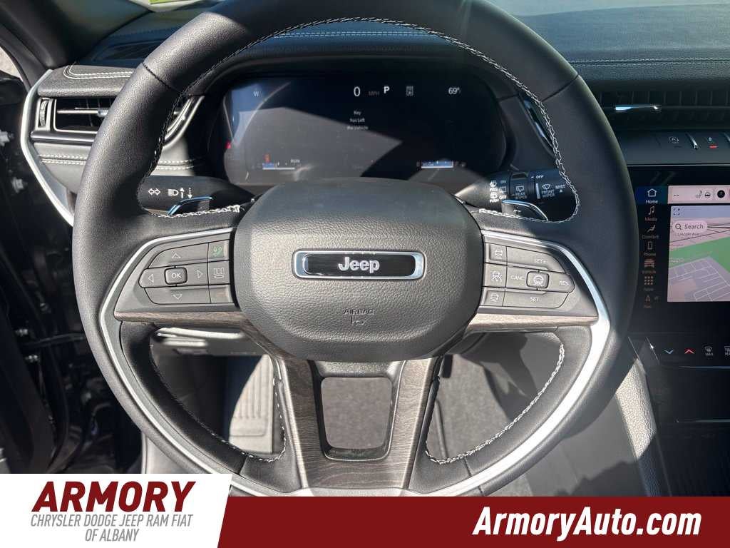 2027 Jeep Grand Cherokee Laredo Altitude