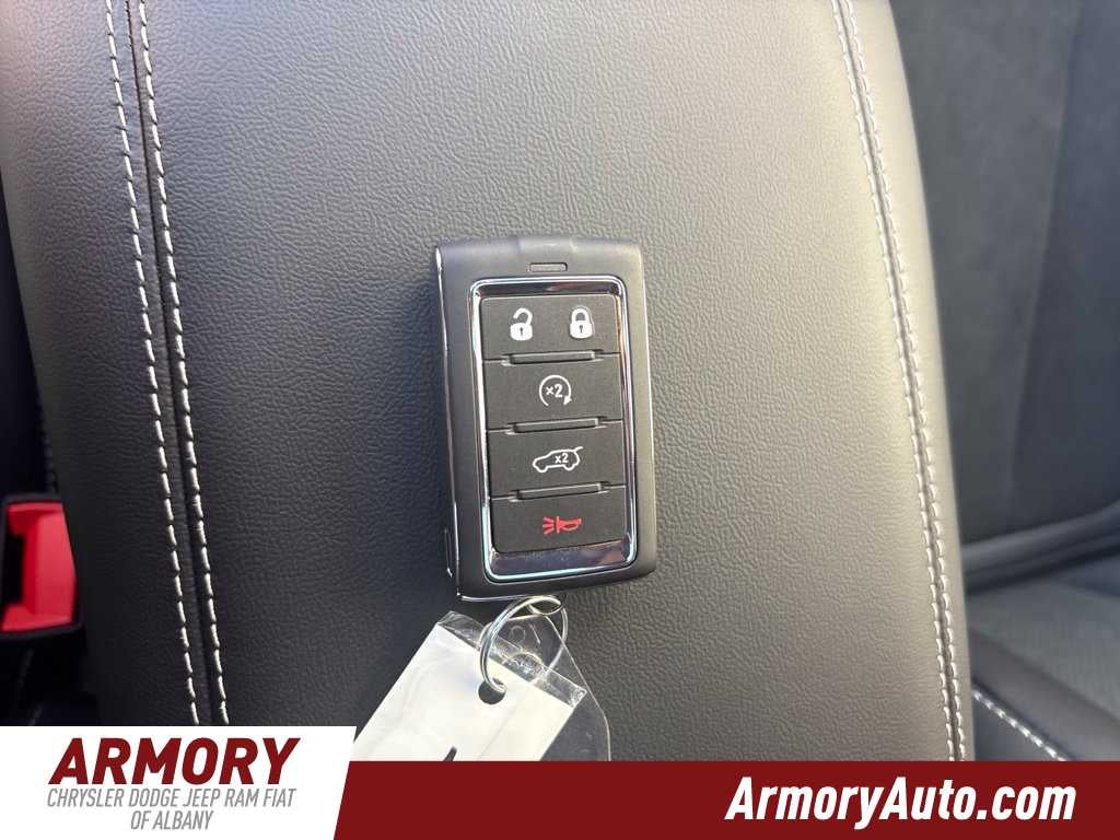 2027 Jeep Grand Cherokee Laredo Altitude